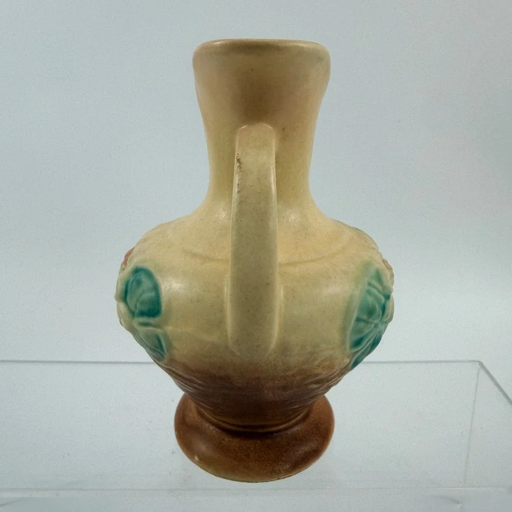 Hull Pottery Water Lily Two Handle Vase L-2 5.5